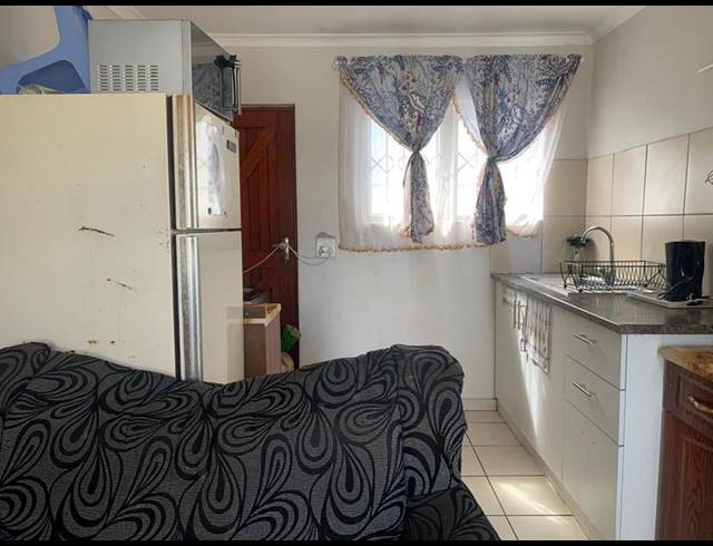 2 BEDROOM HOUSE FOR SALE IN MALIBU VILLAGE